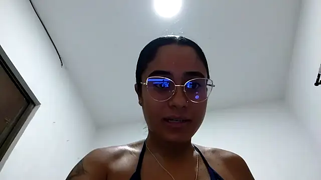 Snapshot of Daislalezma chatting on 10.27.25 Daislalezma online show from 10.27.25