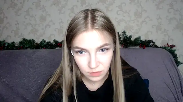 HitGyrl online show from 12.15.25