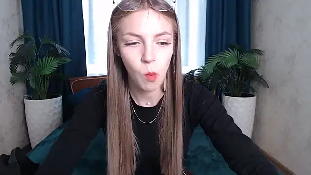 Snapshot of HitGyrl chatting on 05.18.26 HitGyrl online show from 05.18.26