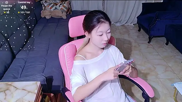 Snapshot of Deserve_E chatting on 09.17.25 Deserve E online show from 09.17.25