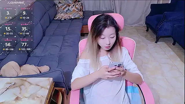 Snapshot of Deserve_E chatting on 09.30.25 Deserve E online show from 09.30.25