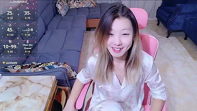 Snapshot of Deserve_E chatting on 10.07.25 Deserve E online show from 10.07.25