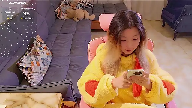 Snapshot of Deserve_E chatting on 10.17.25 Deserve E online show from 10.17.25