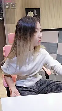 Snapshot of Deserve_E chatting on 11.29.25 Deserve E online show from 11.29.25