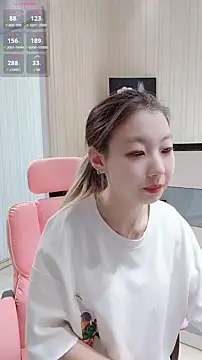 Snapshot of Deserve_E chatting on 11.30.25 Deserve E online show from 11.30.25