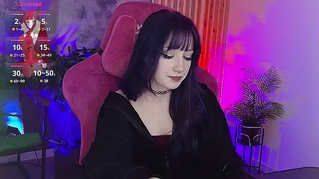 LiliLuna online show from 12.19.25