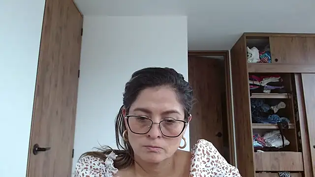 Snapshot of linda-mature43 chatting on 09.12.25 linda-mature43 online show from 09.12.25