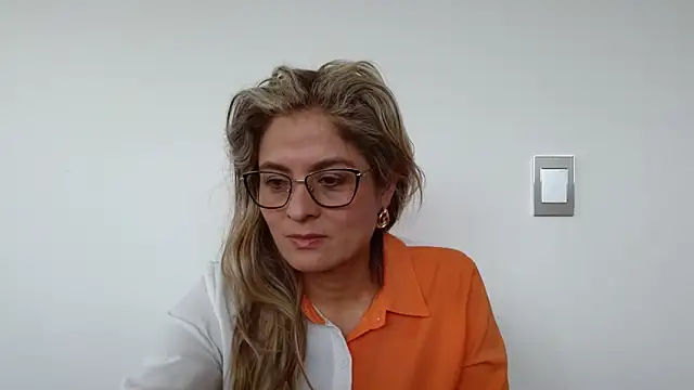 Snapshot of linda-mature43 chatting on 09.19.25 linda-mature43 online show from 09.19.25