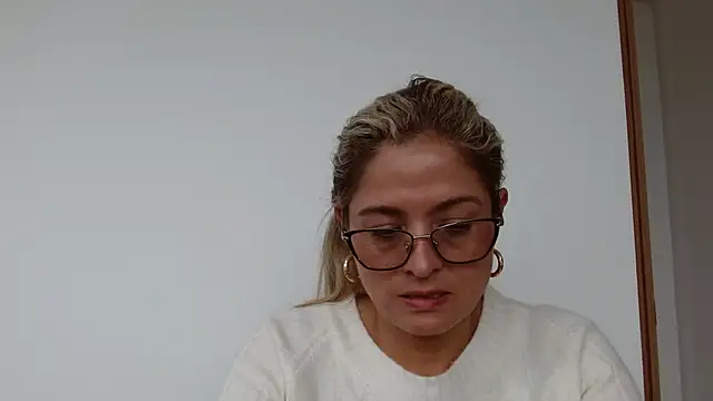 Snapshot of linda-mature43 chatting on 09.30.25 linda-mature43 online show from 09.30.25