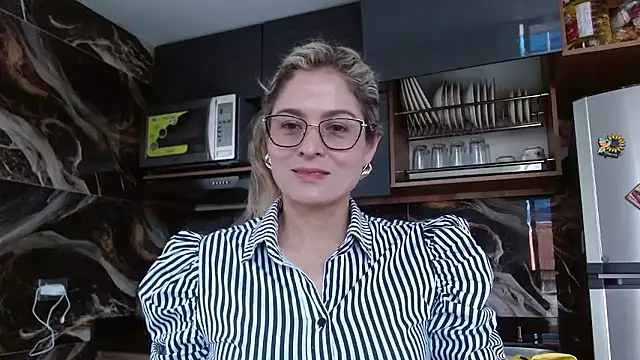 Snapshot of linda-mature43 chatting on 10.02.25 linda-mature43 online show from 10.02.25