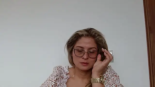 Snapshot of linda-mature43 chatting on 10.04.25 linda-mature43 online show from 10.04.25