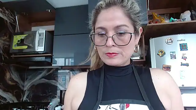 Snapshot of linda-mature43 chatting on 10.17.25 linda-mature43 online show from 10.17.25