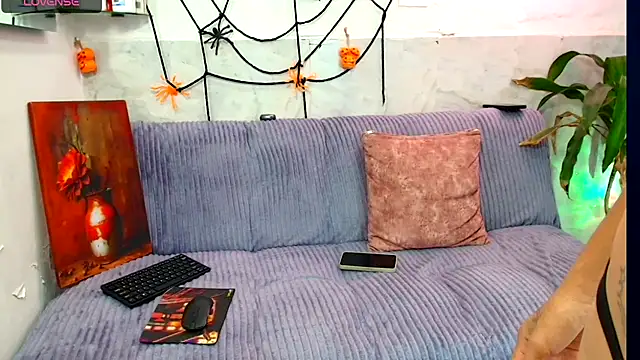 Snapshot of Luna_logan chatting on 10.30.25 Luna logan online show from 10.30.25