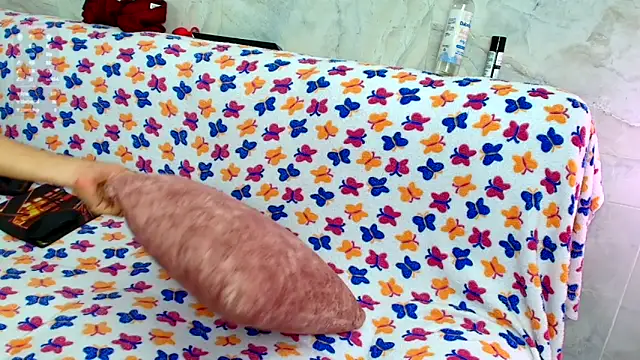 Snapshot of Luna_logan chatting on 12.15.25 Luna logan online show from 12.15.25