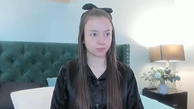 Snapshot of VioletaNova chatting on 05.18.26 VioletaNova online show from 05.18.26