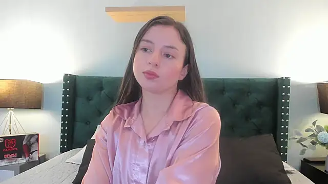 Snapshot of VioletaNova chatting on 05.22.26 VioletaNova online show from 05.22.26