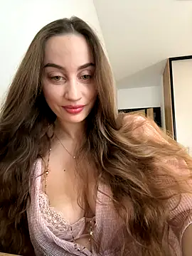 Snapshot of Maribelle_Vinnie chatting on 12.15.25 Maribelle Vinnie online show from 12.15.25