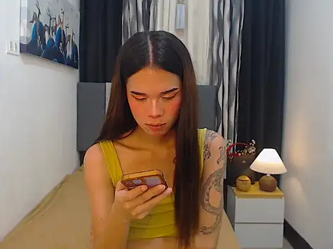 Colette Thompson online show from 04.22.26