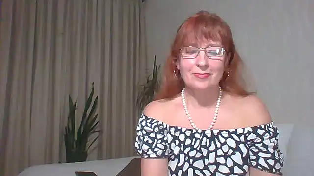 Snapshot of Marellaa chatting on 04.08.26 Marellaa online show from 04.08.26