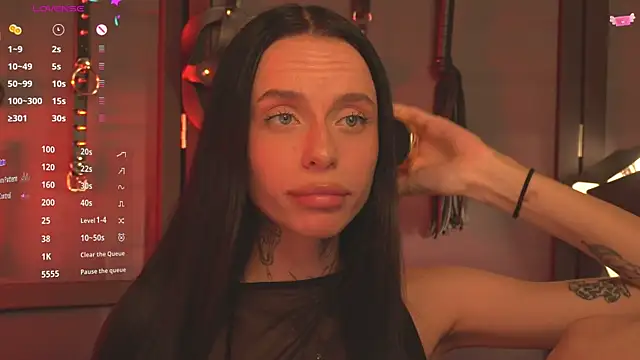 Snapshot of livia_starwars chatting on 10.14.25 livia starwars online show from 10.14.25