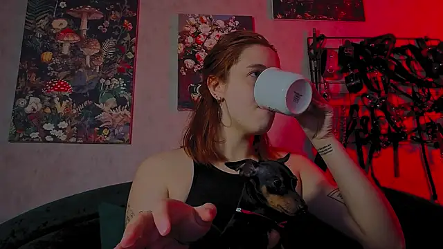 Snapshot of the_high_priestess chatting on 04.30.26 the high priestess online show from 04.30.26