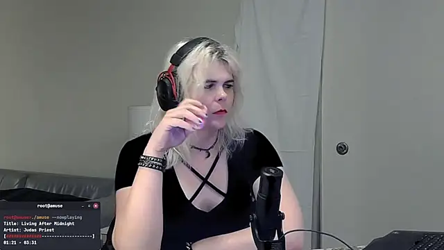 Snapshot of tslunalumen chatting on 09.28.25 tslunalumen online show from 09.28.25