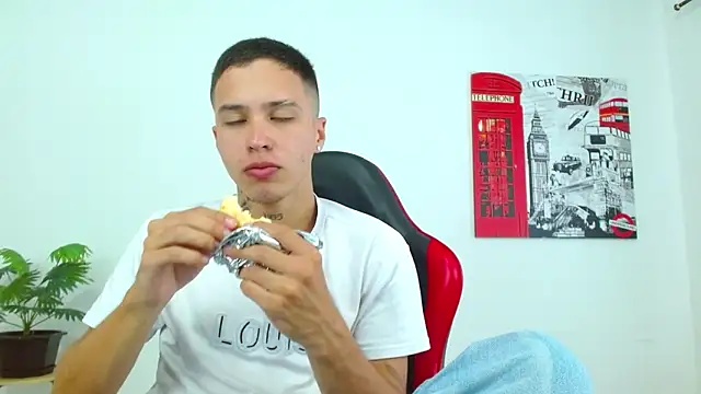 Snapshot of Cumandres18 chatting on 04.11.26 Cumandres18 online show from 04.11.26