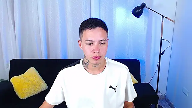 Snapshot of Cumandres18 chatting on 04.14.26 Cumandres18 online show from 04.14.26