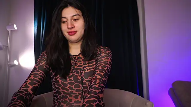 Auralea online show from 12.05.25