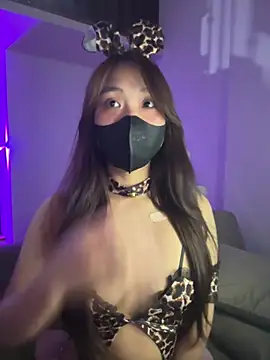 Phuong Bee online show from 07.31.26