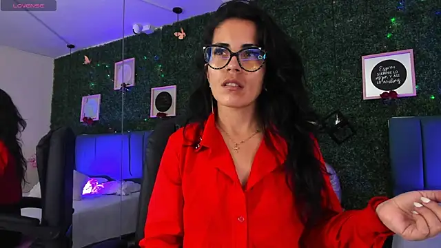 Linagh  online show from 11.19.25