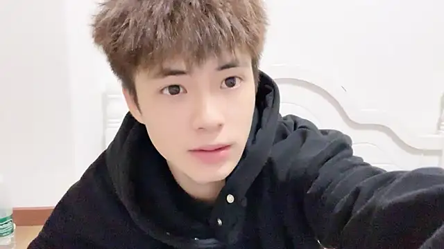 Snapshot of linger2563 chatting on 09.21.25 linger2563 online show from 09.21.25