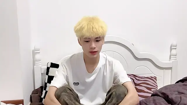 Snapshot of linger2563 chatting on 10.02.25 linger2563 online show from 10.02.25