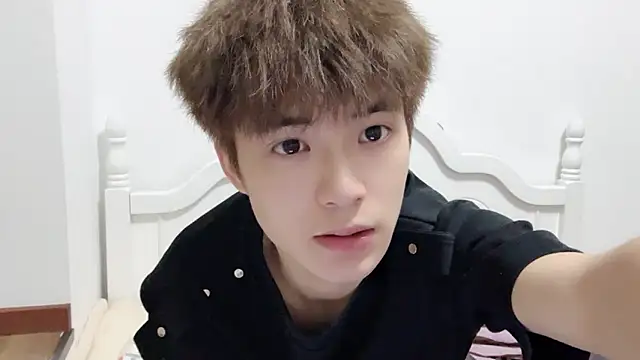 Snapshot of linger2563 chatting on 10.08.25 linger2563 online show from 10.08.25