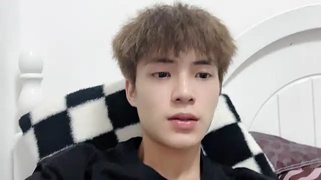 Snapshot of linger2563 chatting on 10.10.25 linger2563 online show from 10.10.25