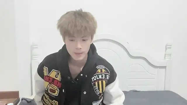 Snapshot of linger2563 chatting on 10.26.25 linger2563 online show from 10.26.25