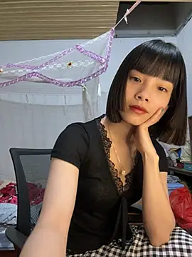 Snapshot of andymi1 chatting on 04.16.26 andymi1 online show from 04.16.26