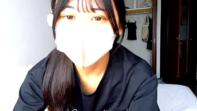 Snapshot of 0p-saki-p0 chatting on 04.25.26 0p-saki-p0 online show from 04.25.26
