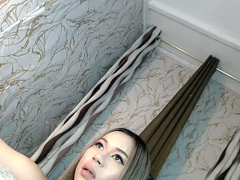 Honey Swellens online show from 09.22.25