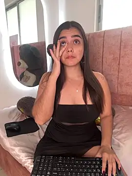 salomecute21 online show from 10.24.25