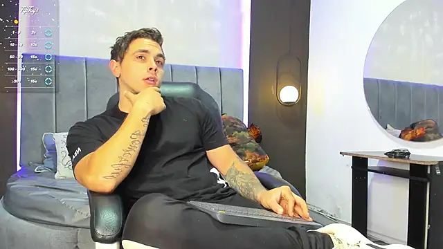 Liam walk  online show from 09.08.25