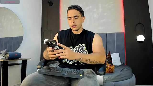 Liam walk  online show from 10.07.25