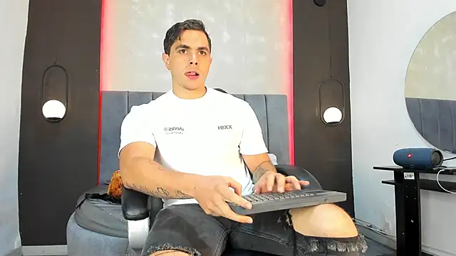 Liam walk  online show from 10.15.25