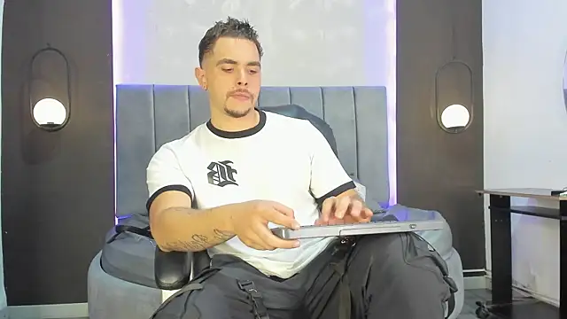 Liam walk  online show from 11.20.25