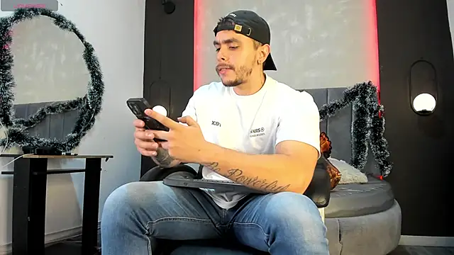 Liam walk  online show from 12.21.25