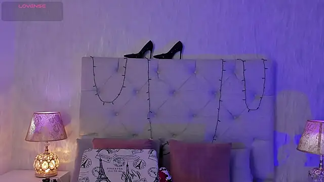 Pamelamiler   online show from 12.16.25