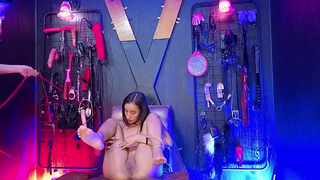 Snapshot of Eliz_bdsm chatting on 02.04.26 Eliz bdsm online show from 02.04.26