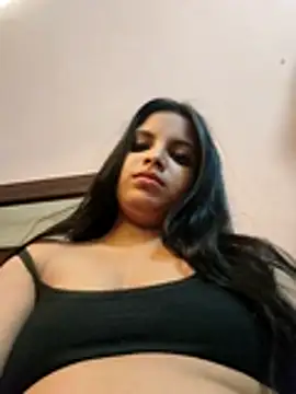 Snapshot of Maahhii_2 chatting on 05.16.26 Maahhii 2 online show from 05.16.26