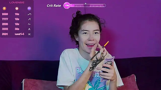 Snapshot of RavennMoonn chatting on 09.17.25 RavennMoonn online show from 09.17.25