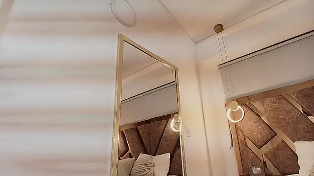 Snapshot of zarah_andrew__ chatting on 09.15.25 zarah andrew   online show from 09.15.25